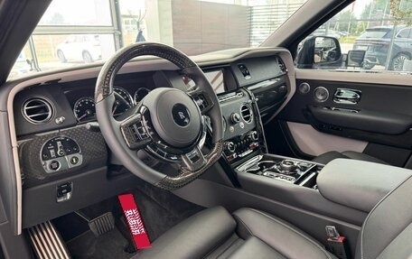 Rolls-Royce Cullinan, 2021 год, 45 000 000 рублей, 10 фотография