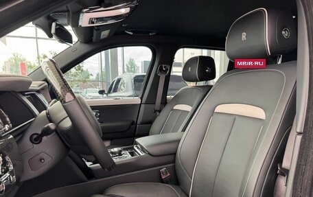 Rolls-Royce Cullinan, 2021 год, 45 000 000 рублей, 12 фотография