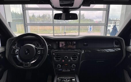 Rolls-Royce Cullinan, 2021 год, 45 000 000 рублей, 22 фотография