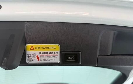 Volkswagen Tiguan II, 2022 год, 2 400 000 рублей, 10 фотография