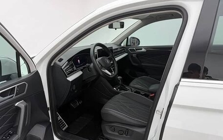 Volkswagen Tiguan II, 2022 год, 2 400 000 рублей, 5 фотография