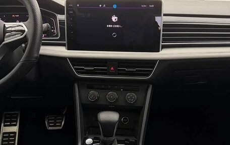 Volkswagen Tiguan II, 2022 год, 2 400 000 рублей, 9 фотография
