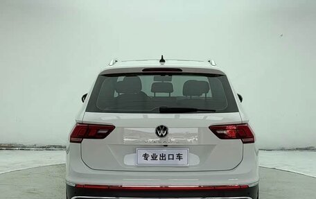 Volkswagen Tiguan II, 2022 год, 2 400 000 рублей, 4 фотография