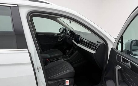 Volkswagen Tiguan II, 2022 год, 2 400 000 рублей, 7 фотография
