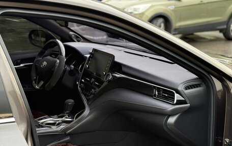 Toyota Camry, 2018 год, 2 850 000 рублей, 10 фотография