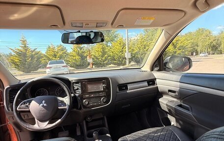 Mitsubishi Outlander III рестайлинг 3, 2012 год, 1 300 000 рублей, 10 фотография