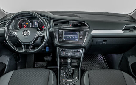 Volkswagen Tiguan II, 2018 год, 2 391 000 рублей, 10 фотография