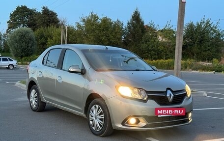 Renault Logan II, 2015 год, 600 000 рублей, 2 фотография