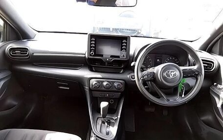 Toyota Yaris, 2020 год, 1 100 000 рублей, 14 фотография