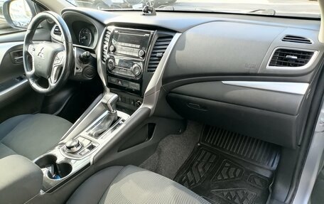 Mitsubishi Pajero Sport III рестайлинг, 2018 год, 2 199 000 рублей, 10 фотография