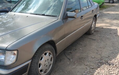 Mercedes-Benz E-Класс, 1992 год, 450 000 рублей, 3 фотография
