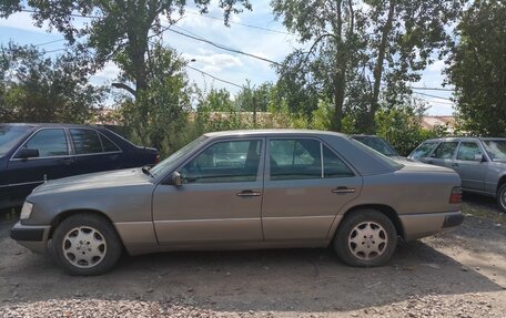 Mercedes-Benz E-Класс, 1992 год, 450 000 рублей, 4 фотография