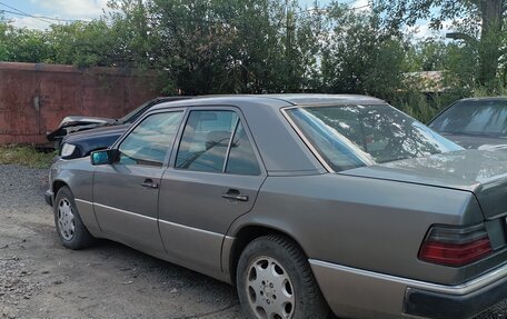 Mercedes-Benz E-Класс, 1992 год, 450 000 рублей, 6 фотография