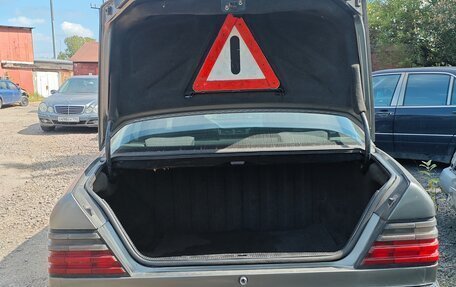 Mercedes-Benz E-Класс, 1992 год, 450 000 рублей, 14 фотография