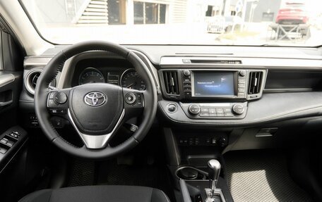Toyota RAV4, 2018 год, 2 318 000 рублей, 8 фотография