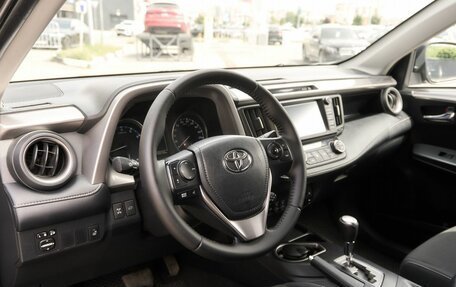 Toyota RAV4, 2018 год, 2 318 000 рублей, 5 фотография