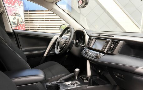 Toyota RAV4, 2018 год, 2 318 000 рублей, 6 фотография