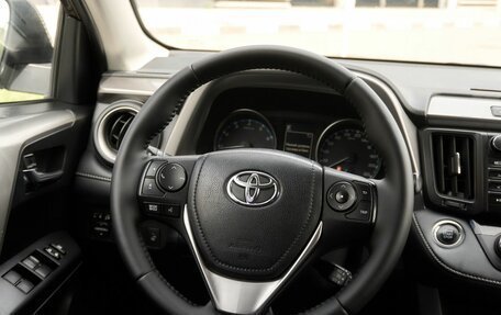 Toyota RAV4, 2018 год, 2 318 000 рублей, 14 фотография