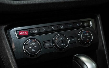 Volkswagen Tiguan II, 2020 год, 2 538 000 рублей, 11 фотография
