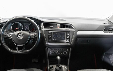 Volkswagen Tiguan II, 2018 год, 2 090 000 рублей, 6 фотография