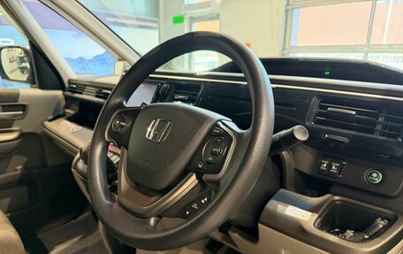 Honda Stepwgn IV, 2017 год, 1 749 000 рублей, 16 фотография