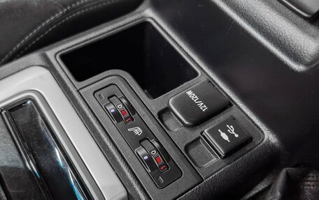Toyota Land Cruiser Prado 150 рестайлинг 2, 2019 год, 5 699 900 рублей, 13 фотография