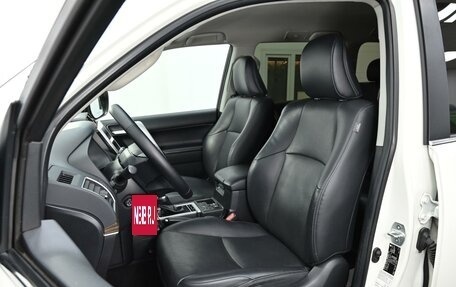 Toyota Land Cruiser Prado 150 рестайлинг 2, 2019 год, 4 790 000 рублей, 8 фотография