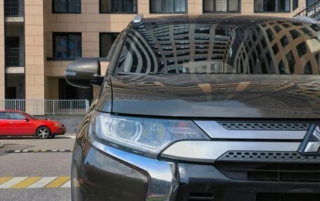Mitsubishi Outlander III рестайлинг 3, 2021 год, 2 430 000 рублей, 6 фотография