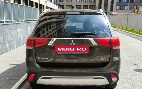 Mitsubishi Outlander III рестайлинг 3, 2021 год, 2 430 000 рублей, 5 фотография