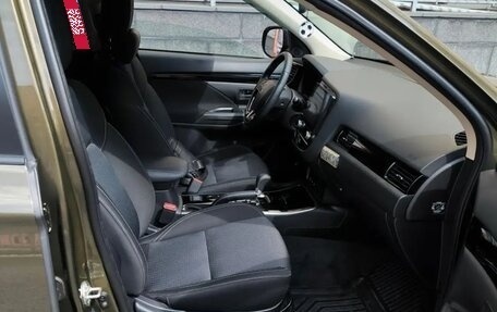 Mitsubishi Outlander III рестайлинг 3, 2021 год, 2 430 000 рублей, 17 фотография