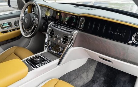 Rolls-Royce Cullinan, 2025 год, 56 990 000 рублей, 29 фотография