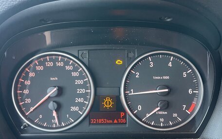 BMW 3 серия, 2011 год, 800 000 рублей, 15 фотография
