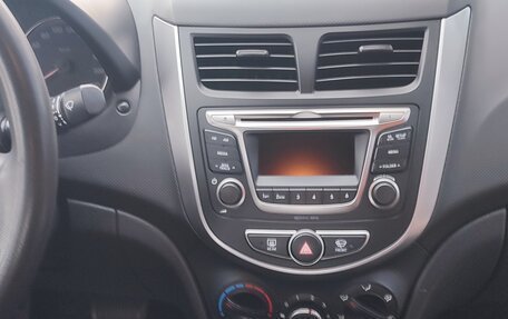Hyundai Solaris II рестайлинг, 2015 год, 1 100 000 рублей, 15 фотография