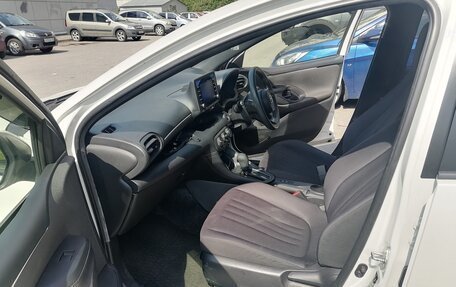 Toyota Yaris, 2020 год, 1 200 000 рублей, 8 фотография