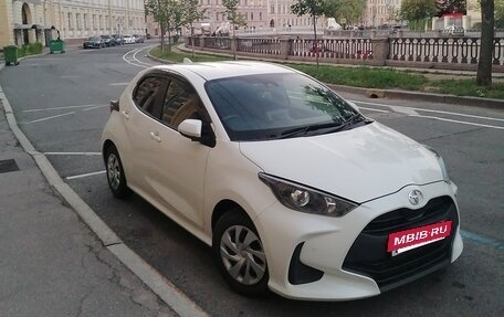 Toyota Yaris, 2020 год, 1 200 000 рублей, 2 фотография