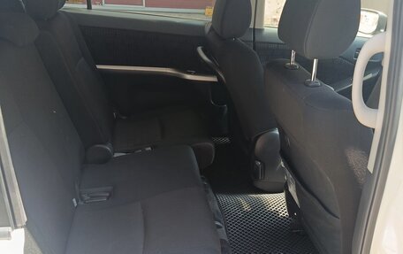 Toyota ISis I, 2013 год, 1 250 000 рублей, 8 фотография