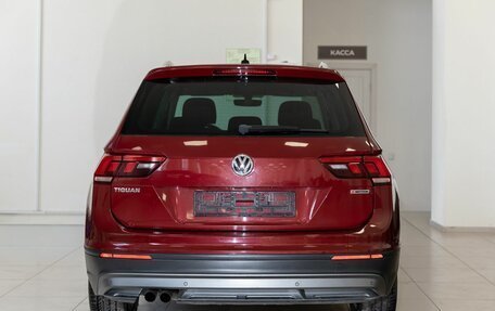 Volkswagen Tiguan II, 2018 год, 2 100 000 рублей, 5 фотография