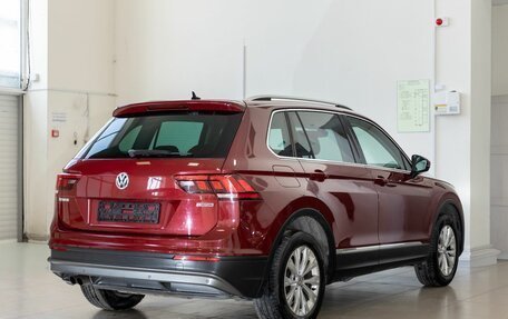 Volkswagen Tiguan II, 2018 год, 2 100 000 рублей, 6 фотография