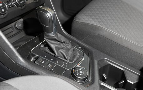 Volkswagen Tiguan II, 2018 год, 2 100 000 рублей, 33 фотография
