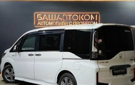 Honda Stepwgn IV, 2018 год, 2 450 000 рублей, 7 фотография