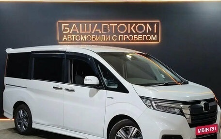 Honda Stepwgn IV, 2018 год, 2 450 000 рублей, 3 фотография