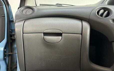 Toyota Vitz, 2004 год, 275 000 рублей, 11 фотография