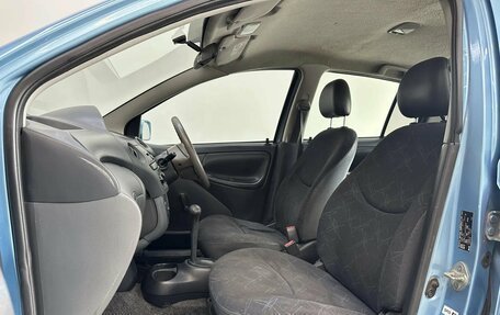 Toyota Vitz, 2004 год, 275 000 рублей, 14 фотография