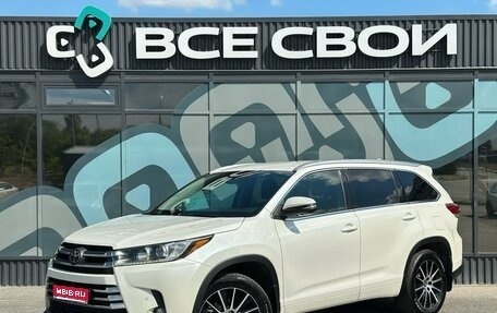 Toyota Highlander III, 2018 год, 3 745 000 рублей, 1 фотография