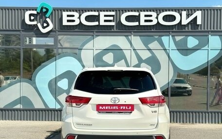 Toyota Highlander III, 2018 год, 3 745 000 рублей, 6 фотография