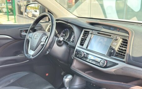 Toyota Highlander III, 2018 год, 3 745 000 рублей, 14 фотография
