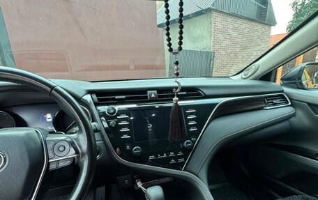 Toyota Camry, 2018 год, 2 650 000 рублей, 11 фотография
