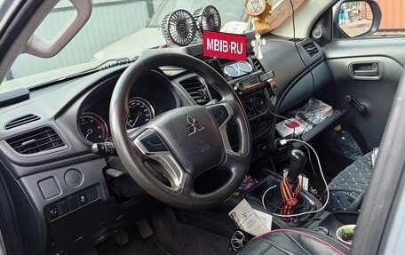 Mitsubishi L200 IV рестайлинг, 2021 год, 2 270 000 рублей, 10 фотография