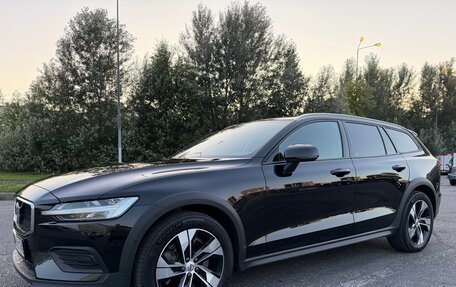 Volvo V60 Cross Country II, 2021 год, 4 800 000 рублей, 2 фотография