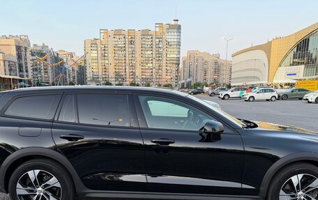 Volvo V60 Cross Country II, 2021 год, 4 800 000 рублей, 4 фотография